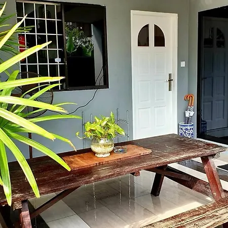 Family Holiday House @Civic Centre Dewan Suarah Sibu Bagian luar foto